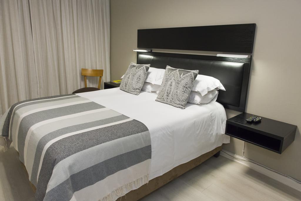 The Suburban Guest House Bloemfontein Zimmer foto