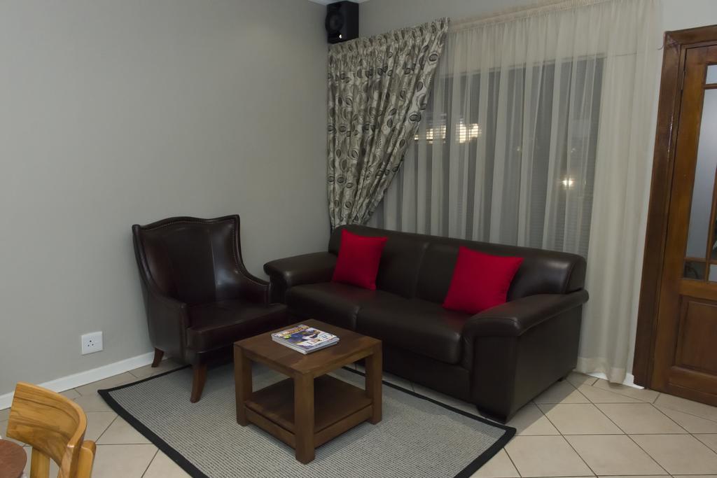 The Suburban Guest House Bloemfontein Exterior foto