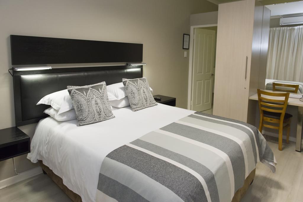 The Suburban Guest House Bloemfontein Zimmer foto