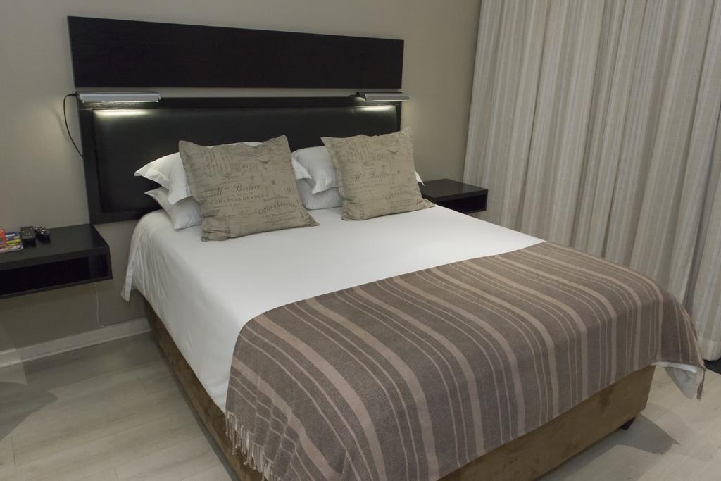 The Suburban Guest House Bloemfontein Zimmer foto